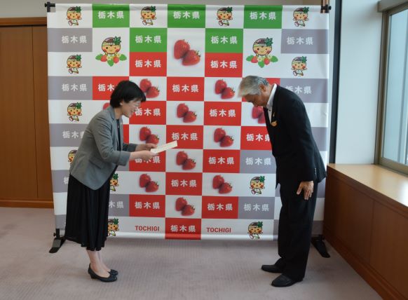 蔵田さんへの委嘱状交付