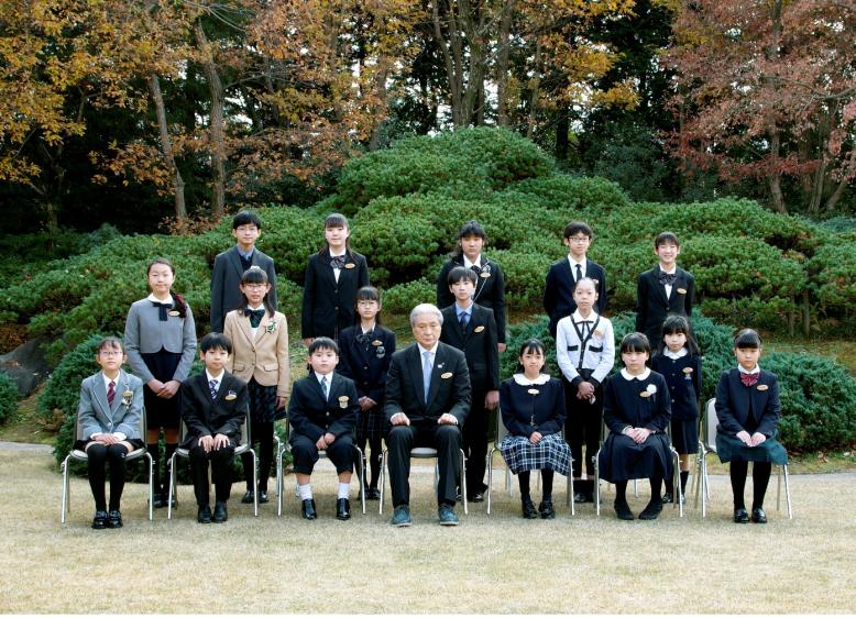 令和2年度「ジュニア知事さん」表彰者と知事の集合写真