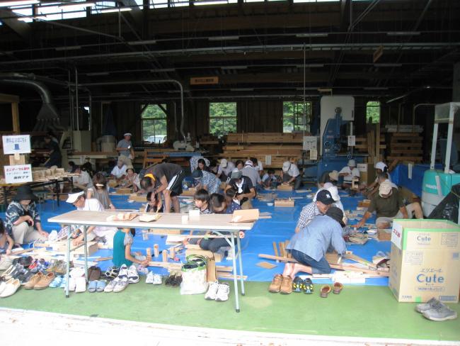 公開デーにおける木工教室状況写真
