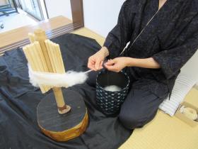 糸つむぎの風景