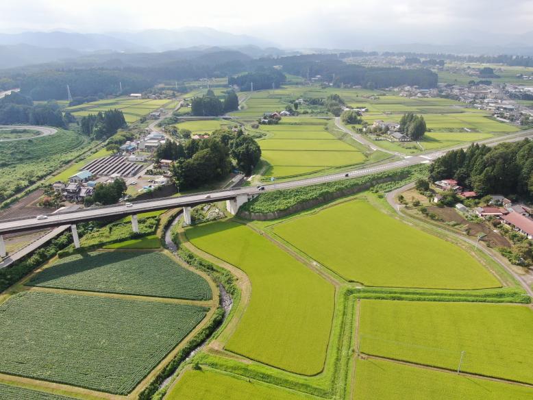 地区中央（東から西を望む）