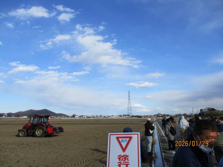 ロボットトラクターの実演
