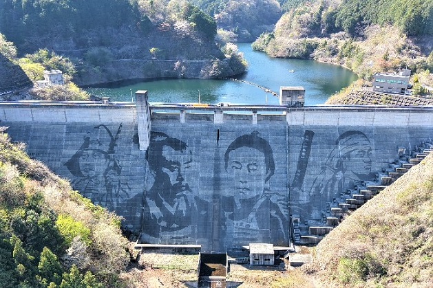 松田川ダムアート完成写真（記者発表）