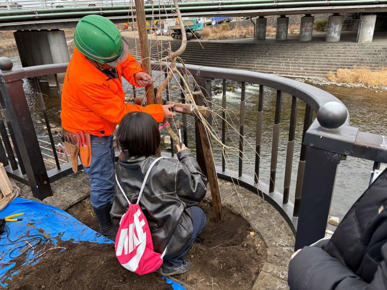 記念プレート取り付け