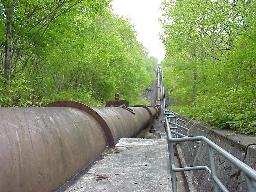 深山発電所水圧鉄管の写真